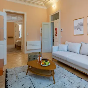 https://pombaline-building-w-pool-by-lovelystay.hotelaalgarve.com
